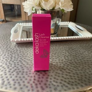Deka lash cleanser